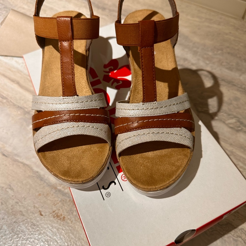 Sz 37(7)⭐️NWT Rieker Brown/Cream T-strap Sandals With a Hint of Sparkle 5.5cm - Picture 5 of 8